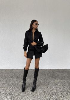 What To Wear To A Bar, Calf Boots Outfit, Black Knee High Boots Outfit, Long Boots Outfit, Leather Boots Outfit, Heels Boots Outfit, Long Black Boots, Bar Outfits, Black Boots Outfit