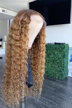 Honey Blonde Wig, Dark Red Hair Color, Nice Hairstyles, Beige Blond, Angela Bassett, African American Wigs, Dark Red Hair, Dye Hair, Remy Hair Wigs