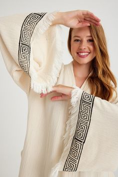 Experience the perfect blend of comfort and elegance with our bathrobes made from hand-printed peshtemal fabric! Inspired by traditional Turkish bath culture, these unique bathrobes combine style and functionality. 🌿 Natural Material: Our bathrobes, handwoven from soft peshtemal fabric, have a natural and breathable structure. These bathrobes gently embrace your skin, allowing you to unwind from the day's fatigue. 🎨 Hand-Printed Design: Each of our bathrobes is meticulously designed using trad Cream Long Sleeve Kimono For Loungewear, White Long Sleeve Beach Cover-up Robe, White Long Sleeve Robe For Beach Cover-up, Long Sleeve Beige Robe For Vacation, Spa Wear, Cotton Bathrobe, Turkish Bath, Beach Bathrooms, Spa Experience