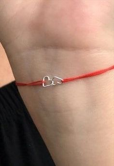 Homemade Bracelet For Boyfriend, Cute Couple Crafts To Do Together, Couple Bracelets Aesthetic, Best Friend Accessories, Valentines Fit, Heart Gift Ideas, Bracelets Aesthetic, Friendship Presents, Couple Crafts