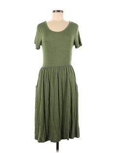 Unbranded Casual Dress Size: Medium Green Dresses - used. 95% RAYON, 5% SPANDEX, Midi, Crew Neck, Solid, Midi/Calf Length, Short Sleeve | Casual Dress: Green Solid Dresses - Size Medium Stretch Dress With Pockets And Short Sleeves, Green Casual Dress, Green Dress Casual, Green Dresses, Solid Dress, Casual Dresses For Women, Green Dress, Casual Dress, Casual Dresses