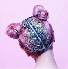 Festival Hair Tutorial, Space Buns, Hair Color Pastel, Festival Hair, Glitter Hair, Hair Tutorials