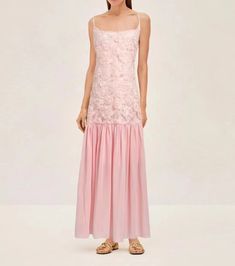 Hot Fashionista Fannie Floral Appliqué Pleated Hem Midi Dress Classic Midi Dress, Elegant Flats, Light Cardigan, Fabric Making, Cami Crop Top, Chic Handbags, 3d Effect, Floral Applique, Aaliyah