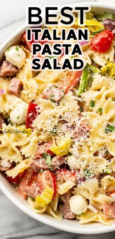 a large bowl of salad with text overlay that reads best italian pasta salad Italian Dressing Pasta, Italian Dressing Pasta Salad, Easy Italian Pasta, Easy Italian Pasta Salad, Homemade Italian Dressing