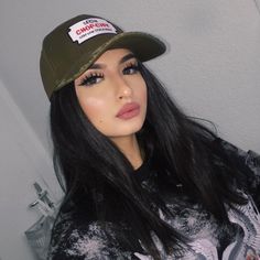 Snapbacks Girls, Khelan Mh, Gina Lorena, Cap Girl, Beauty Products Photography, Beautiful Lips, Fair Skin, Flawless Makeup, Glam Makeup