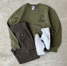 Brown Leather Shoes Mens, 대학생 스타일, Casual Sneakers For Men, Mens Knitted Cardigan, New Balance 550 White, Retro Cardigans, Red Black Style, Streetwear Mode, Street Style Outfits Men