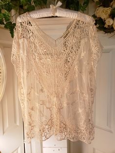 Crocheted Lace Top Vintage Romantic FREE SHIPPING Blouson Top, Crochet Lace Top, Crocheted Lace, Women's Nightgowns, Loose Fitting Tops, Top Vintage, Nightgowns, Ivory Color, Crochet Lace