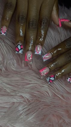 Pices Zodiac Acrylic Nails, White Nails With Pink Stars, Spring Birthday Nails Short, Acrylic Nail Designs Charms, 90s Nail Designs Art Ideas, Short Freestyle Nails With Charms, Nails Acrylic Pink And Black, Coffin Y2k Nails, Birthday Nail Set Ideas Sweet 16