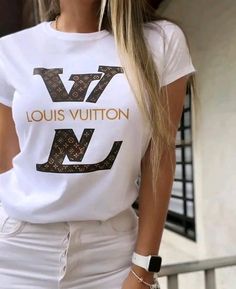 Semi Casual Outfit Women, Chanel Tee, Louis Vuitton Luxury, T Shirt Logo Design, Shirt Logo Design, Fashionista Clothes, Be Patient, Ladies Tee Shirts, Hot Outfits