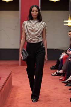 Kallmeyer Spring 2025 Ready-to-Wear Runway, Fashion Show & Collection Review [PHOTOS] Fashion Runway Show, Spring 2025, Runway Trends, Print Trends, Neutral Fashion, Fashion Show Collection, Fashion Editor, Fashion Week Spring, Business Fashion