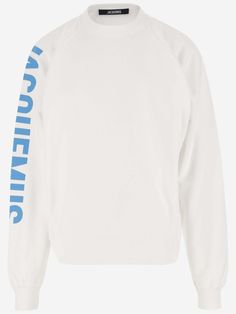 Sweatshirt made of cotton Crew neck Long sleeves Contrasting logo detail on sleeve Ribbed edges Straight hem White, light blue Made in Portugal Composition: 100% cottonThe model is wearing size M.Model measurements:Height: 185 cmBust: 94 cmWaist: 75 cmHips: 93 cmShoulder: 48 cm Jacquemus Logo, Sweatpants Shorts, Blazer Vest, Short Leggings, T-shirt Polos, White Sweatshirt, Womens Shoes Sneakers, White Light, Sneaker Boots