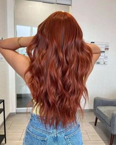 Delve into the allure of this vivid copper hairstyle, where expert highlights add depth and a 3D effect. Long, luscious waves cascade down, showcasing meticulous layering for volume and movement. Ideal for the bold, this confident style turns heads with its fiery sophistication. Click to see our gallery and follow us on Pinterest for more ideas! ** Photo Credit: Instagram @beautyybyjm_ Summer Red Hair Color, Spring Red Hair Color, Textured Hairstyles, Auburn Red Hair, Red Hair Inspiration, Copper Red Hair, Hair Goal, Hair Color Formulas