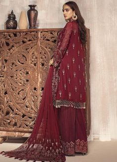 Magenta Outfit, Asim Jofa, Readymade Saree, Chiffon Collection, Sequin Embroidery, Zari Work, Pakistani Designers, Clothing Websites, 3 Piece Suits