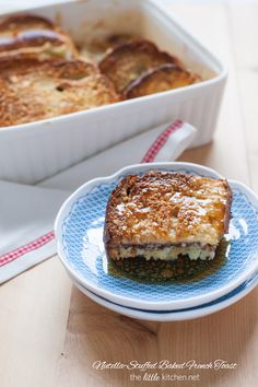 a plate with some food on it next to a casserole dish and napkin