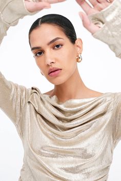 Metallic Beige Minimalist Party Top - Cooper Shiny Top | Marcella Women Cocktail Attire, What Is Cocktail Attire, Cocktail Attire For Women, Glamour Look, Brooklyn Dress, Understated Glamour, Colorful Cocktails, Elegant Cocktail Dress, Cocktail Wear