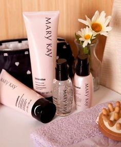 TimeWise® Miracle Set® (normal/dry or combination/oily) 3-In-1 Cleanser, 4.5 oz. Age-Fighting Moisturizer, 3 fl. oz. Day Solution Sunscreen Broad Spectrum SPF 35*, 1 fl. oz. Night Solution, 1 fl. oz. $90 Purchase as a set or individual items www.marykay.com/mjenkins61615 Mary Kay Miracle Set, Kosmetyki Mary Kay, Timewise Miracle Set, Mary Kay Inspiration, Selling Mary Kay, Imagenes Mary Kay, Mary Kay Skin Care, Mary Kay Ash, Mary Kay Consultant