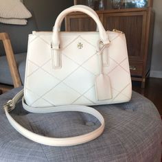 Excellent Condition!! Worn Only 1-2 Times, It Is In Like New Condition. Approximately 11x7x4.5 Inches , Snaps On Sides Of Bag Can Open For Extra Room , Strap Is Removable. Beautiful Bag! Retails For 525 White Shoulder Bag With Logo And Double Handle, Tory Burch Ivory Bags, Tory Burch Robinson, Zip Tote, Tory Burch Bag, Beautiful Bags, Tory Burch, Like New, Bag Lady