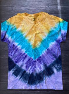 a t - shirt that has been dyed with blue and yellow colors