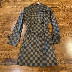 Pristine Condition Vintage Fendi Trench Coat. On Slight Wear. Size 42. Coats Vintage, Vintage Fendi, Trench Coat, Fendi, Jackets & Coats, Jackets For Women, Conditioner, How To Wear, Color