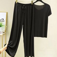 Pattern Type: Solid Sleeve Style: Short Sleeves Neckline: V Neckline Material: Cotton Length: Floor Length Composition: 100% Cotton Comfortable Pajamas, Silk Set, Silk Shorts, Pantalon Large, Different Outfits, Casual Black, Wide Pants, Loose Tops, Shirt And Pants