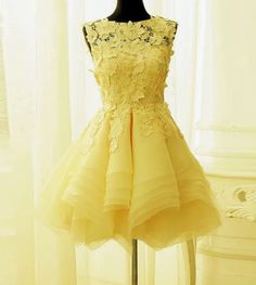 Yellow Short Dresses, Semi Formal Dresses Short, Dresses Semi Formal, Xv Ideas, Yellow Homecoming Dresses, Short Yellow Dress, Elegant Homecoming Dresses, Promotion Dresses, Lace Ball Gowns