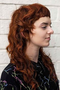 Curly Mullet Haircut, Curly Balayage Hair, Girls With Curly Hair, Mullet Haircuts, Mullet Hairstyles, Dark Brunette Hair, Instagram Hairstyles, Modern Mullet