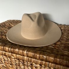 Checkout - Poshmark Tan Hat, Round Hat, Hats For Women, Women Accessories, Brand New, Cream, Tags, Hats, Women Shopping