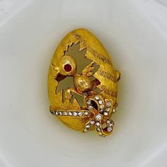 Rare Mid-Century Easter Brooch - Gold tone Chick Hatching from an Egg Vintage Brooch Lapel Pin Excellent Vintage Condition. Chick Hatching From Egg, Hatching Eggs, Bird Eggs, Bird Brooch, Vintage Brooch, Silver Foil, Vintage Pins, Gold Texture, Lapel Pin