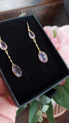 These dangling earrings exude timeless elegance. They are meticulously crafted from high-quality 925 sterling silver, enhanced with an 18-carat gold plating for an extra touch of luxury. Each earring is adorned with two magnificent natural amethysts, adding an even more sumptuous touch to their captivating design. Their design is inspired by the iconic scene of Rose on the Titanic's deck, capturing the grace and beauty of that legendary era. The enchanting amethysts add a touch of refined charm Luxury Long Drop Gemstone Earrings, Elegant Gemstone Teardrop Chandelier Earrings, Elegant Drop Linear Earrings As Gift, Elegant Linear Drop Earrings For Gift, Formal Dangle Gemstone Linear Earrings, Formal Gemstone Dangle Linear Earrings, Timeless Drop Earrings As Gift, Tarnish Resistant Sterling Silver Oval Earrings, Elegant Oval Chandelier Earrings As Gift