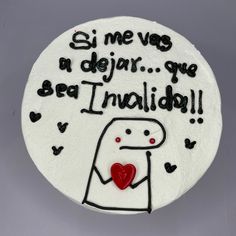 a white cake with writing on it that says, si me vas n dejaar give sea imagidall