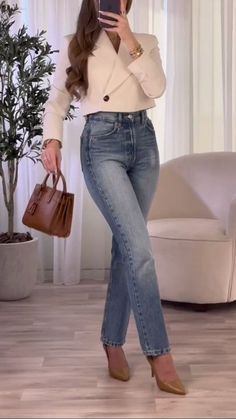 Fancy Casual Outfits, Looks Total Jeans, Cute Work Outfits, Elegant Outfit Classy, Dressy Casual Outfits, Office Wear Women, Woman Suit Fashion