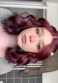 Maroon Dyed Hair, Short Cherry Red Hair, Short Dark Red Hair, Violet Red Hair, Raspberry Hair Color, Red Hair Ideas, Raspberry Hair, Maroon Hair