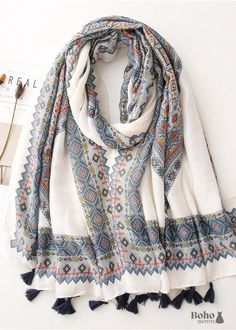 Boho scarf with a geometric antique design Winter, spring, summer, or fall, around the neck, waist, on your bag, or even in your hair: the bohemian scarf may be worn all year long and in a variety of ways. Choose this boho scarf to add some flair to your daily routine. It has a geometric pattern with tassels at the ends, which we like. Fabric: polyester, viscose Size: 90 x 180 cm Pattern: geometric Details: tassels >> View All Boho Accessories and shop with Boho Dresses on Sale! Scarf Tassels, Warm Scarves, Stile Boho Chic, Bohemian Scarves, Boho Scarf, Summer Shawl, Elegant Scarves, Small Scarf, Boho Scarfs