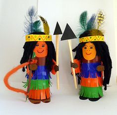 two native american dolls made out of toilet rolls and sticks with arrows in their hands