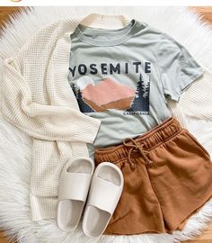 Laid Back Mom Style, Millennial Outfit Makeover, Mom Summer Outfits Casual, Spring Mom Outfits, Granola Mom, Cozy Summer Outfits, Mom Outfits Spring, Have A Great Night