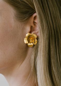 Introducing the Rowena Earrings. We designed a single golden floral stud earrings as the perfect finishing touch for your look. It pairs perfectly with our best-selling Rowena Headband, a favorite for both brides and wedding guests. Luxury Hair Accessories, Jennifer Behr, Floral Studs, Necklace Fashion, Antique Earrings, Flower Earrings Studs, Butterfly Earrings, Flower Studs, Gold Plated Earrings