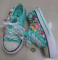 Teenage Boots, Shoes Tutorial, Baby Shoes Tutorial, Bedazzled Shoes, Bling Converse, Boots 2020, Diy Sneakers, Bling Shoes, Baby Sneakers