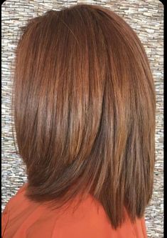 Mid Length Hair With Bangs, Hair Spring, Dark Blonde Hair Color, Balayage Ombré, Short Hair Trends, Dark Blonde Hair, Short Layered Haircuts, Mom Hairstyles