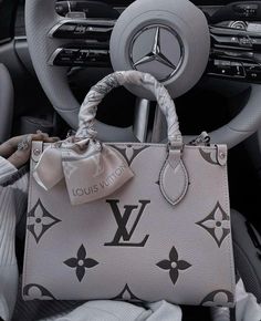 Lv Handbags Aesthetic, Luxury Handbags 2023, Bag Collection Aesthetic, Luxury Bags Aesthetic, Designer Bags 2023, Louis Vuitton Aesthetic, Fancy Purses, Sac Louis Vuitton