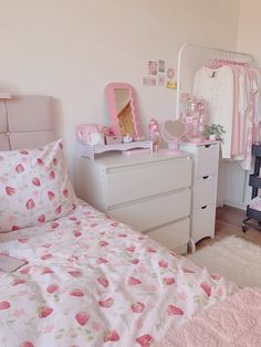 Pale Pink Aesthetic, Pastel Room Decor, Barbie Dreamhouse, Cute Bedroom Ideas, Bedroom Setup, Pastel Room, Pink Bedrooms