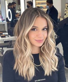 Blonde Hair With Roots, Rambut Brunette, Blonde Hair Transformations, Ombre Hair Blonde, Dark Roots Blonde Hair, Brown Hair Balayage