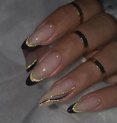 Almond Gel Nails Black, Black With Gold French Tip Nails, Black White And Gold Almond Nails, Good Wedding Nails, Prom Nails Black Almond, Black Glitter Tips Nails, Almond Party Nails, Almond Nails Fancy Designs, Anniversary Nails Designs