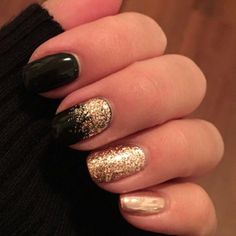 Black And Gold Chrome Nails, Trending Black Nails, Black And Rose Gold Nails, Gold And Silver Nails, Black And Gold Glitter Nails, Black Nails Art, Trending Acrylic Nails, Gold Gel Nails, Black Gold Nails