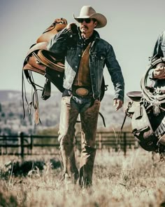 All Posts • Instagram Back Roads Aesthetic, Men Country Outfits, Cowboy Outfit Ideas, Western Poses, Western Photoshoot Ideas, Diamond Cross Ranch, Western Photo Shoots, Human Character Design, Country Horses