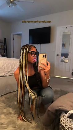 Braids Back Hairstyles Black Women, Peek A Boo Hair Braids, Waste Length Knotless Braids, Boho Knotless Braids With Blonde Highlights, Large Knotless Box Braids With Blonde, 20 Braids Hairstyle, Hair Styles Braids Color, Braided Hairstyles With Blonde, Pretty Hairstyles Black Women