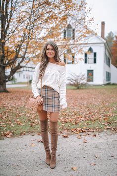 Plaid Skirt And Sweater Outfit, Sweater Skirt Outfit, Skirt And Sweater, Skirt Outfit Fall, Southern Curls And Pearls, Plaid Skirt Outfit, Skirt Inspiration, Trendy Outfits Winter, Sweater Outfit