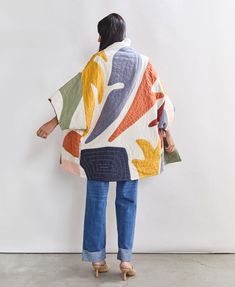 woman wearing quilted floral jacket in white with colorful petal-shaped applique details in cocoon silhouette Robes Silk, Sustainable Home Decor, Cocoon Jackets, Jackets Vintage, Quilt Jacket, Floral Jacket, Hand Embroidery Stitches, Vintage Kantha, Sustainable Home