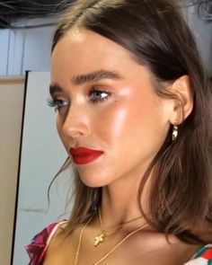 Tousled Hair, December Christmas, Formal Makeup, Glowy Skin, Kiss Makeup, Natural Makeup Looks, Makeup Hair, Aesthetic Makeup, Beautiful Makeup