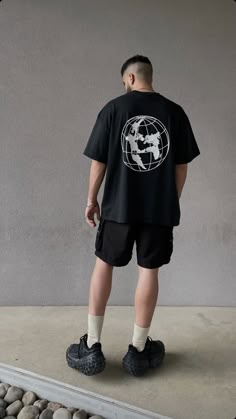 Oversized Outfit Ideas Men, Black Shorts Outfit Men Streetwear, Black Oversized Tshirt Outfit Men, Black Oversized Tshirt Outfit, Shorts Outfits Men Streetwear, Oversized Outfit Men, Oversized Tshirt Outfit Men, Men Outfits Ideas