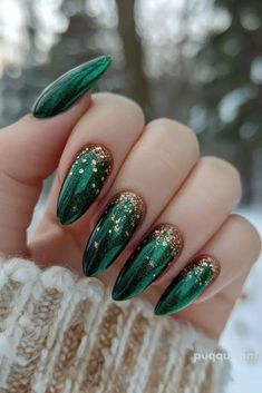 Gold Holiday Nails, Emerald Nails, Dark Green Nails, Green Nail Art, Gold Nail Designs, Green Nail Designs, Green Nail, Pearl Nails, Sparkle Nails